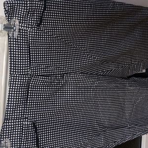 Black and White Plaid New York and Company Size 6 Cropped Pants